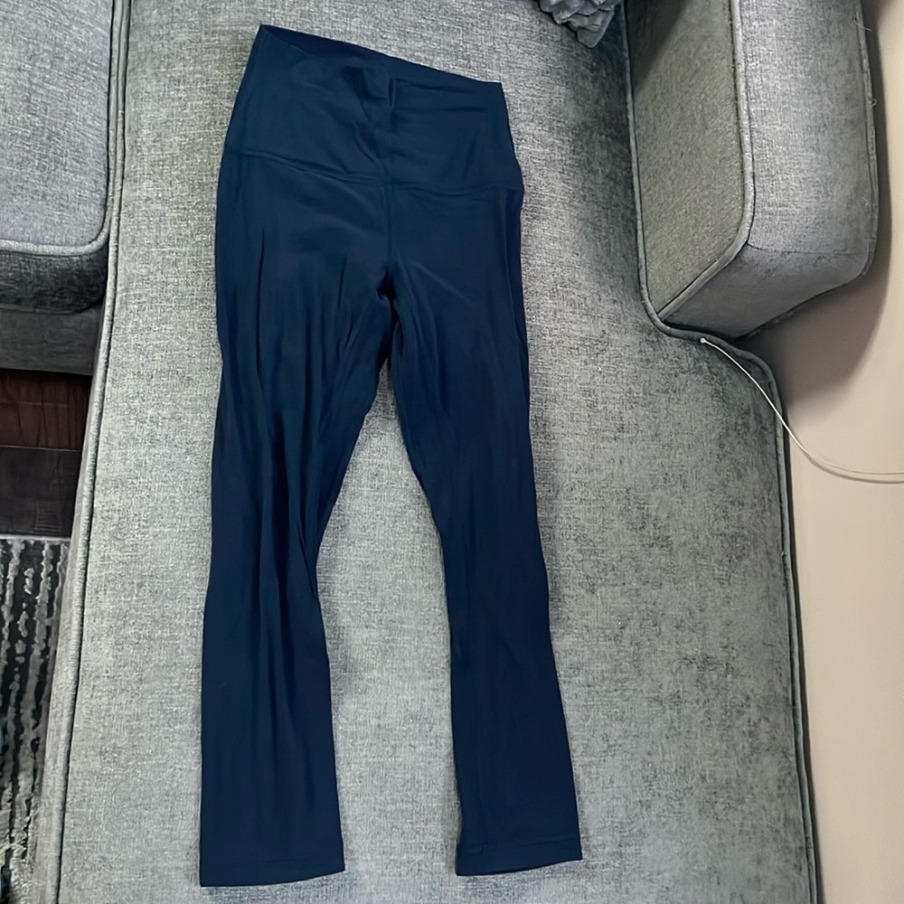 Navy blue lululemon cropped aligns
